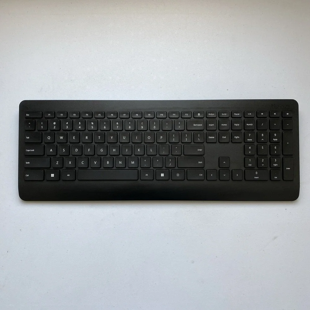 Microsoft - 900 Desktop Wireless Keyboard with USB Receiver - Works Great